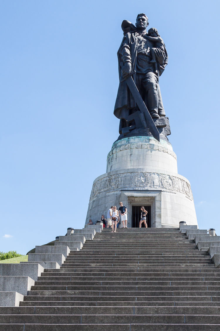 Thumbnail: Medal DDR Honorary Plaque Treptower Park Berlin