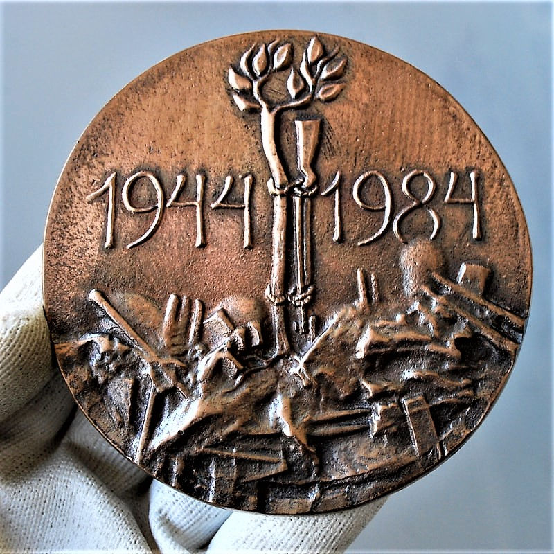 Medal Soviet Russia Table Medal To Commemorate WWII 1984