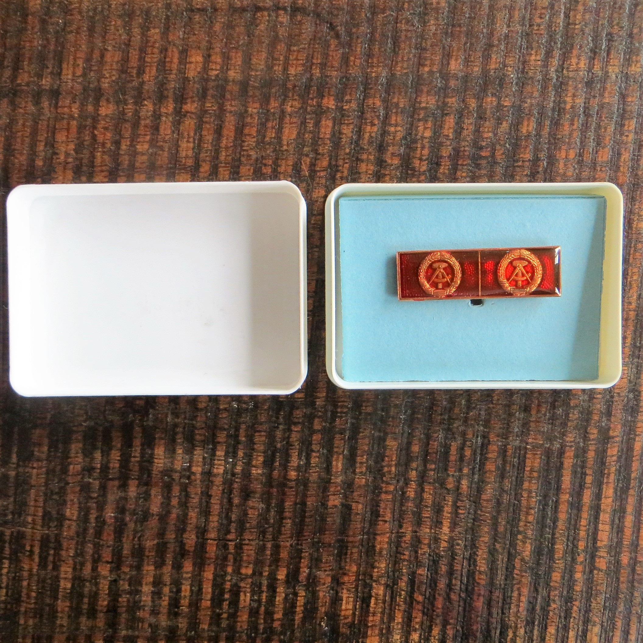 Pin DDR Coat Of Arms DDR