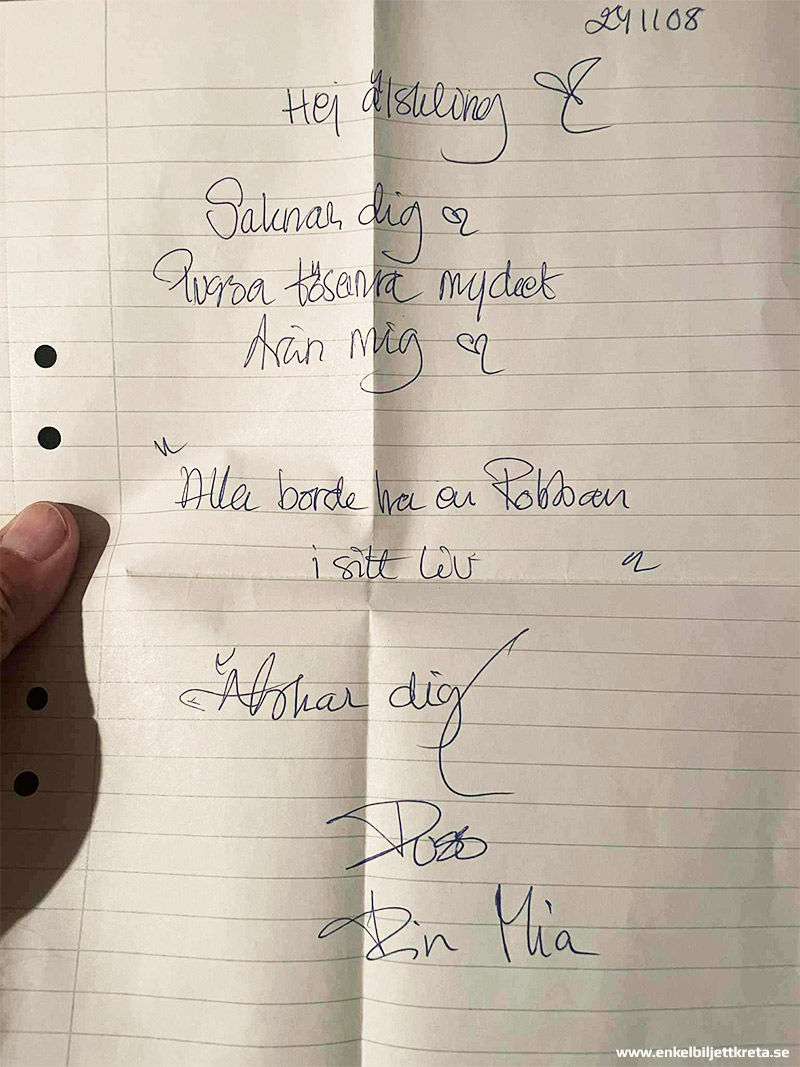 ... Mias lapp satt på kylen och väntade på mig när jag kom hem efter att ha lämnat henne.