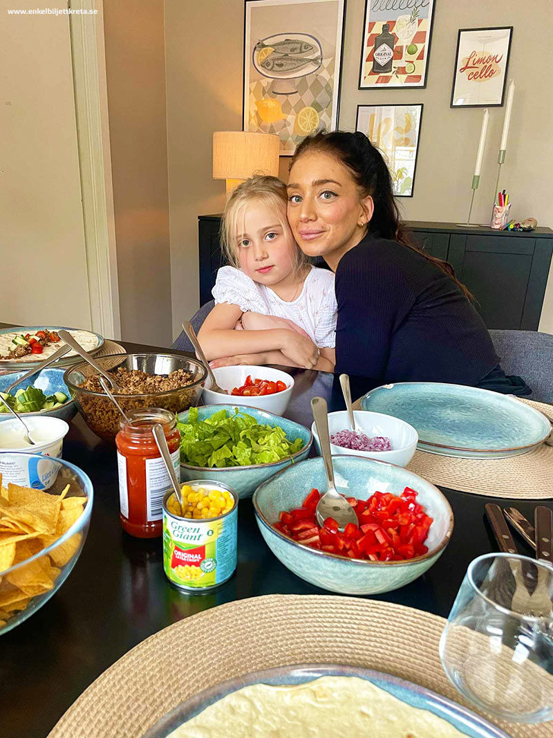 Morfars härliga Elise med mamma, Cornelia.
