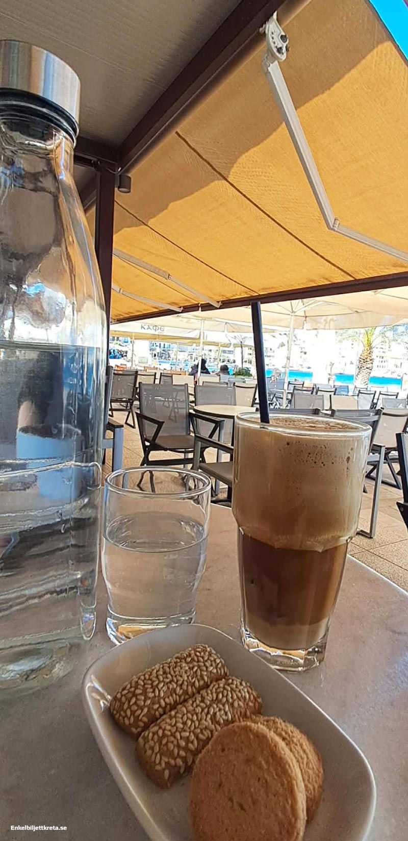En frappé i gott sällskap går aldrig fel.