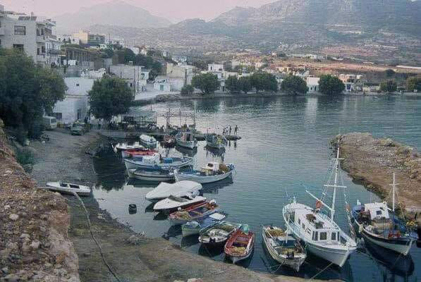 Makrigialos hamn, nån gång 1980