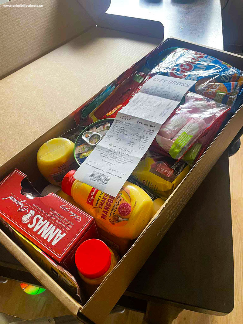 Tur i allt elände var när lådan jag skickat ner kom - All god mat och "extra" gott som plåster på såren...