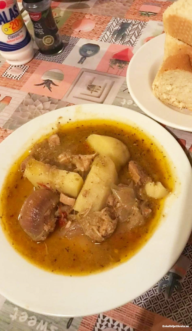 Stifado - Lök och lammgryta med potatis i långkok - Himmelrike!
