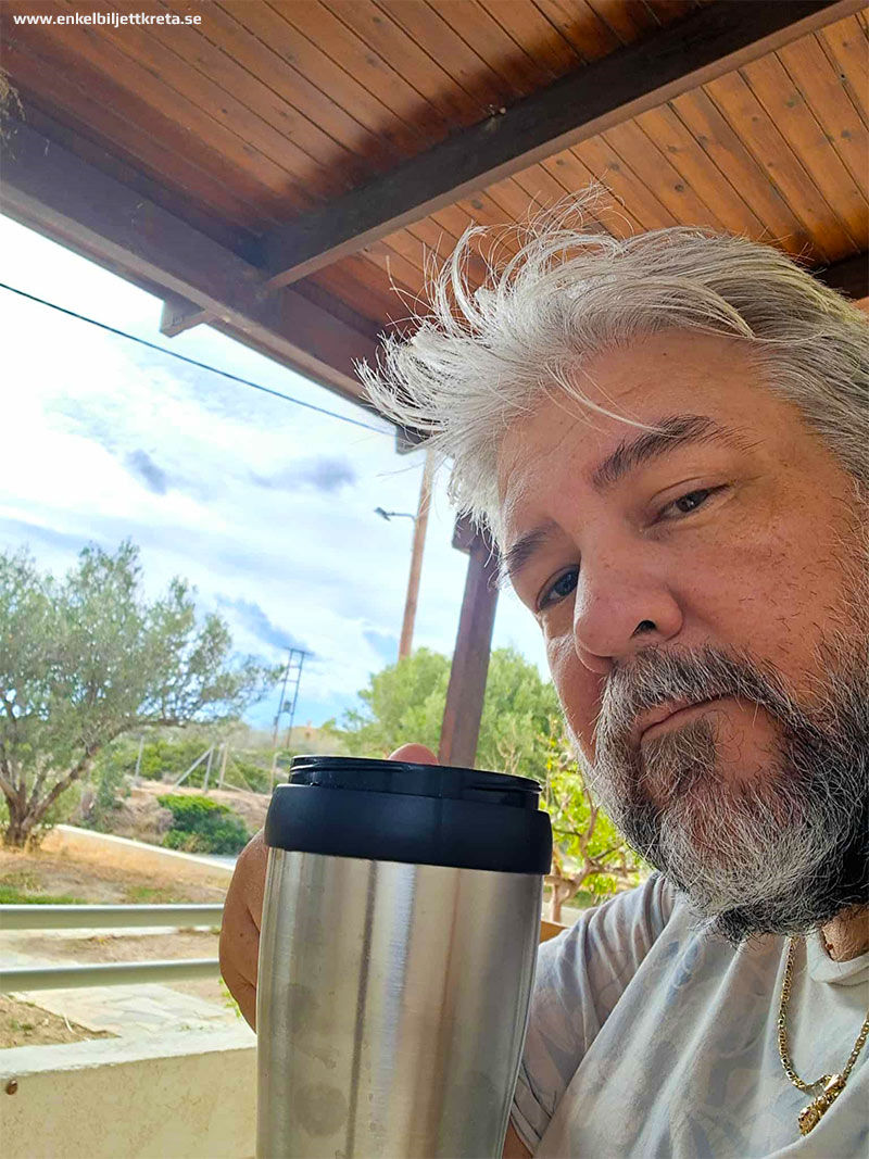 Första kaffet på nya verandan - Ett nytt liv väntar, inte bara ny bostad...