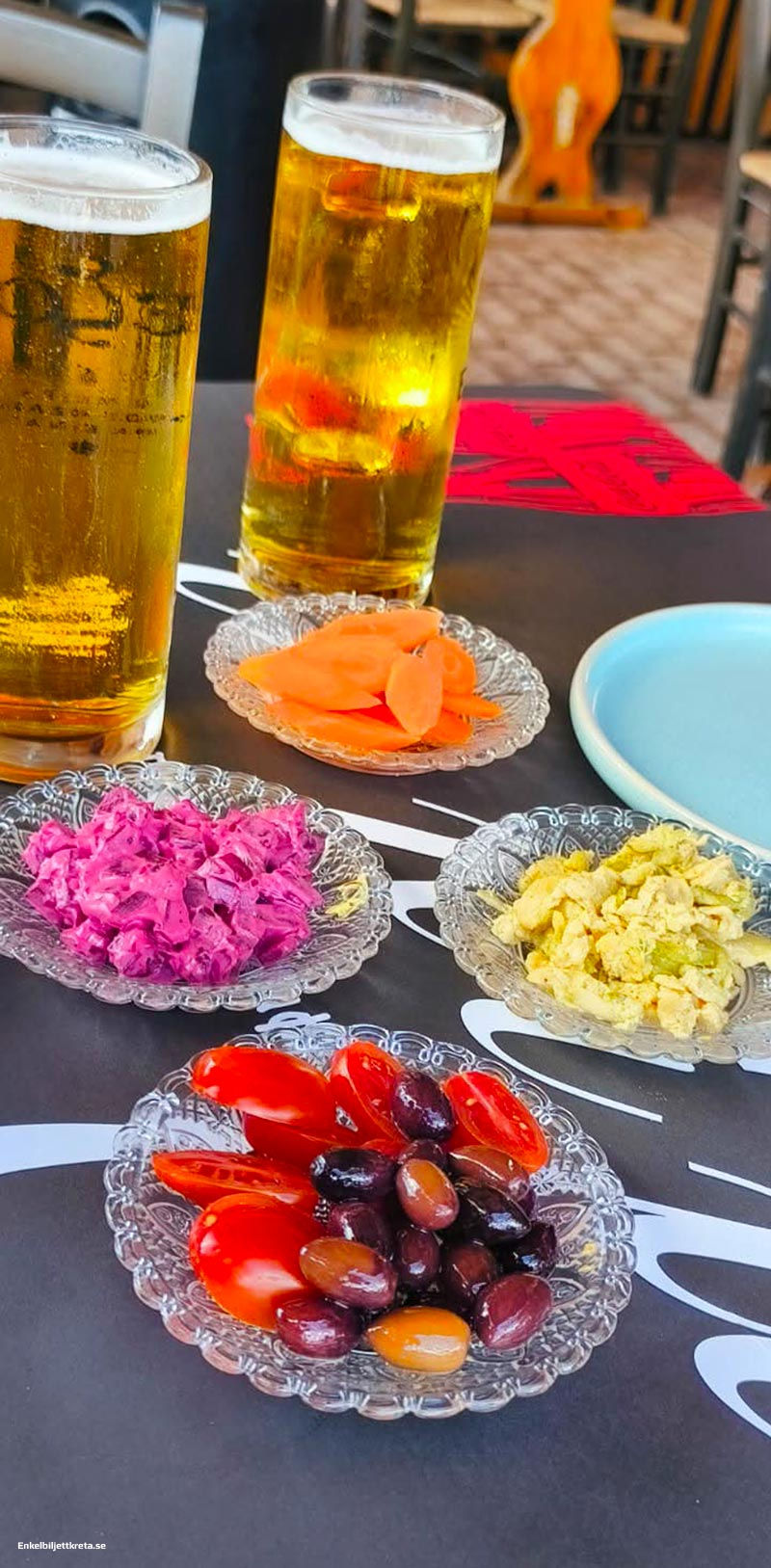 Lite meze till en god iskall "Exo" direkt från tapp hos Taverna Takimi_21