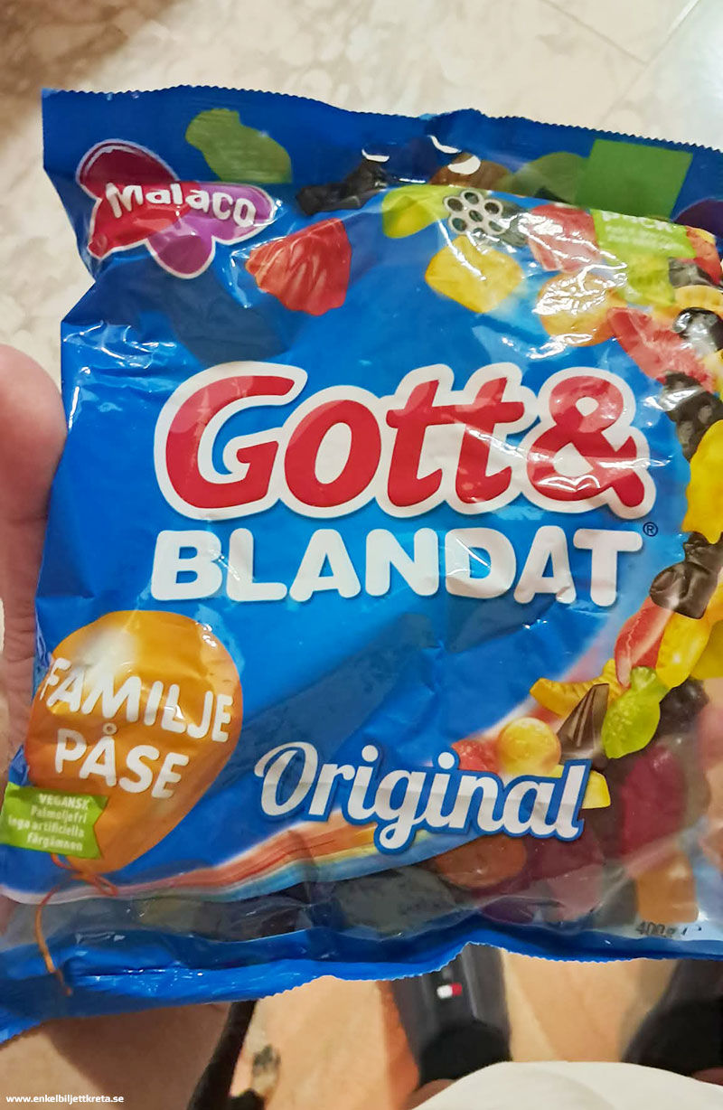 Brossan och Tessan skickade ner en Julplapp - Gevalia Skånerost och Gott & Blandat m.m.