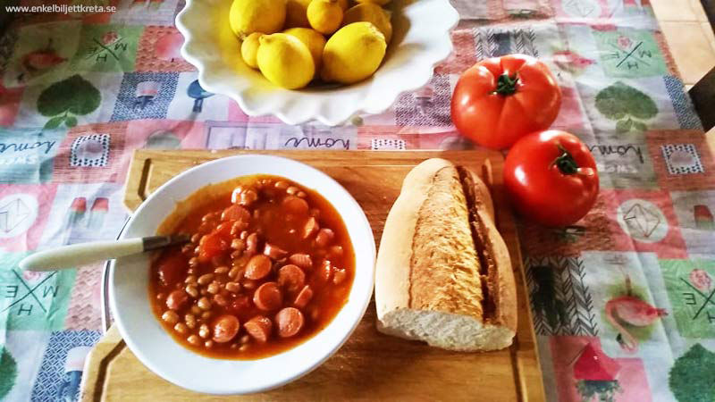 Fasolada med kryddig vitlökskorv, färskt lantbröd - ännu en "Bondemiddag" i Kalo Nero.