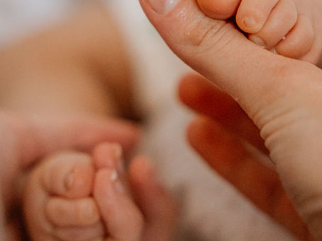Sinnvolle Wochenbett Geschenke für Eltern & Kind nach der Geburt