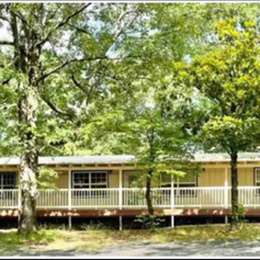 MIss Dee's Retreat Exterior Picture.png