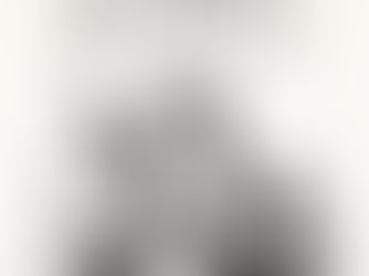 食べたいが見つかるラジオロゴ。迷っている女性と天使と悪魔。