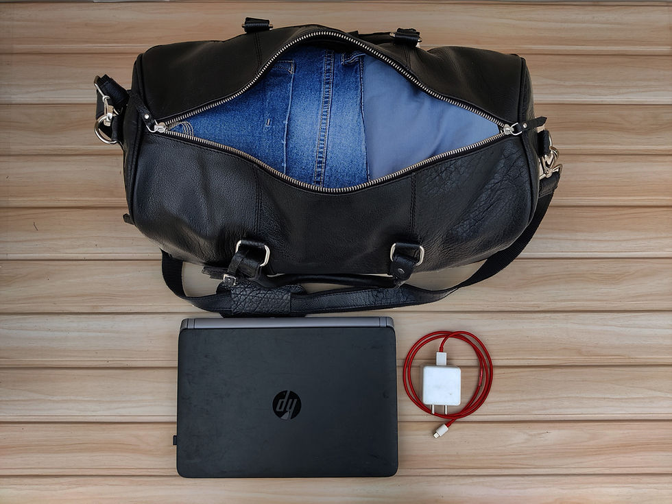 Miniature : Spacious Leather Duffle Bag