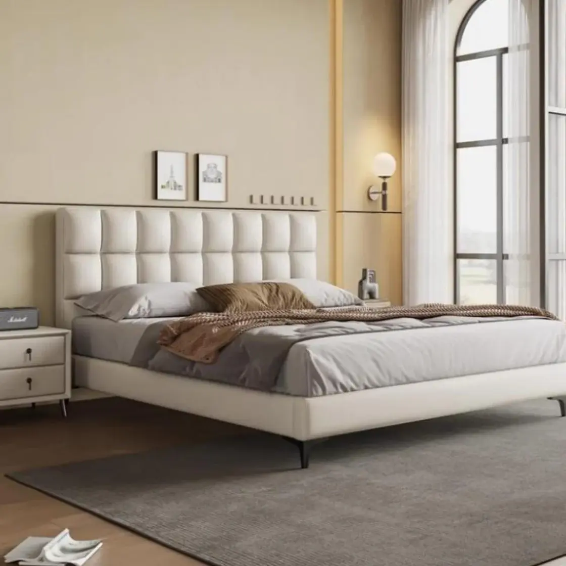 Moderno Faux Leather Bed – Sleek Tufting & Refined Style