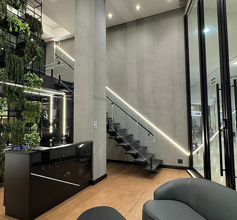 LOJA TÉRREA + 7 ESCRITÓRIOS