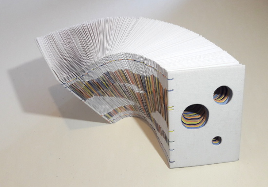 Paper Flow. Livre objet Amélie Doussot