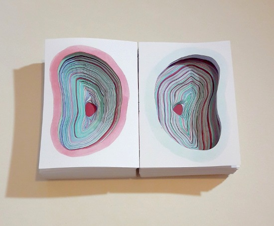 Coeur cousu. Livre objet Amélie Doussot