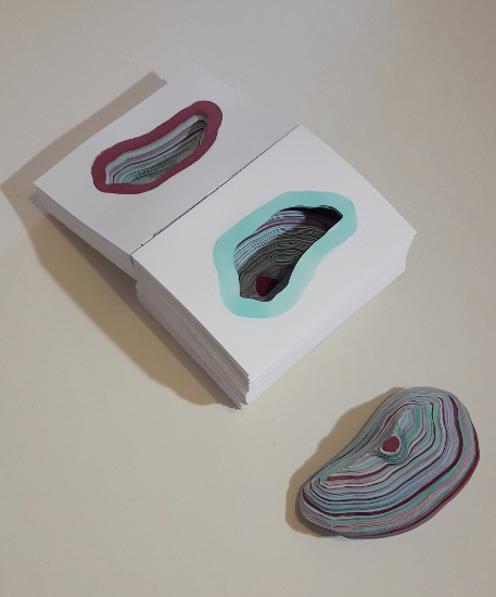 Coeur cousu. Livre objet Amélie Doussot