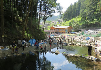 秋川国際マス釣場