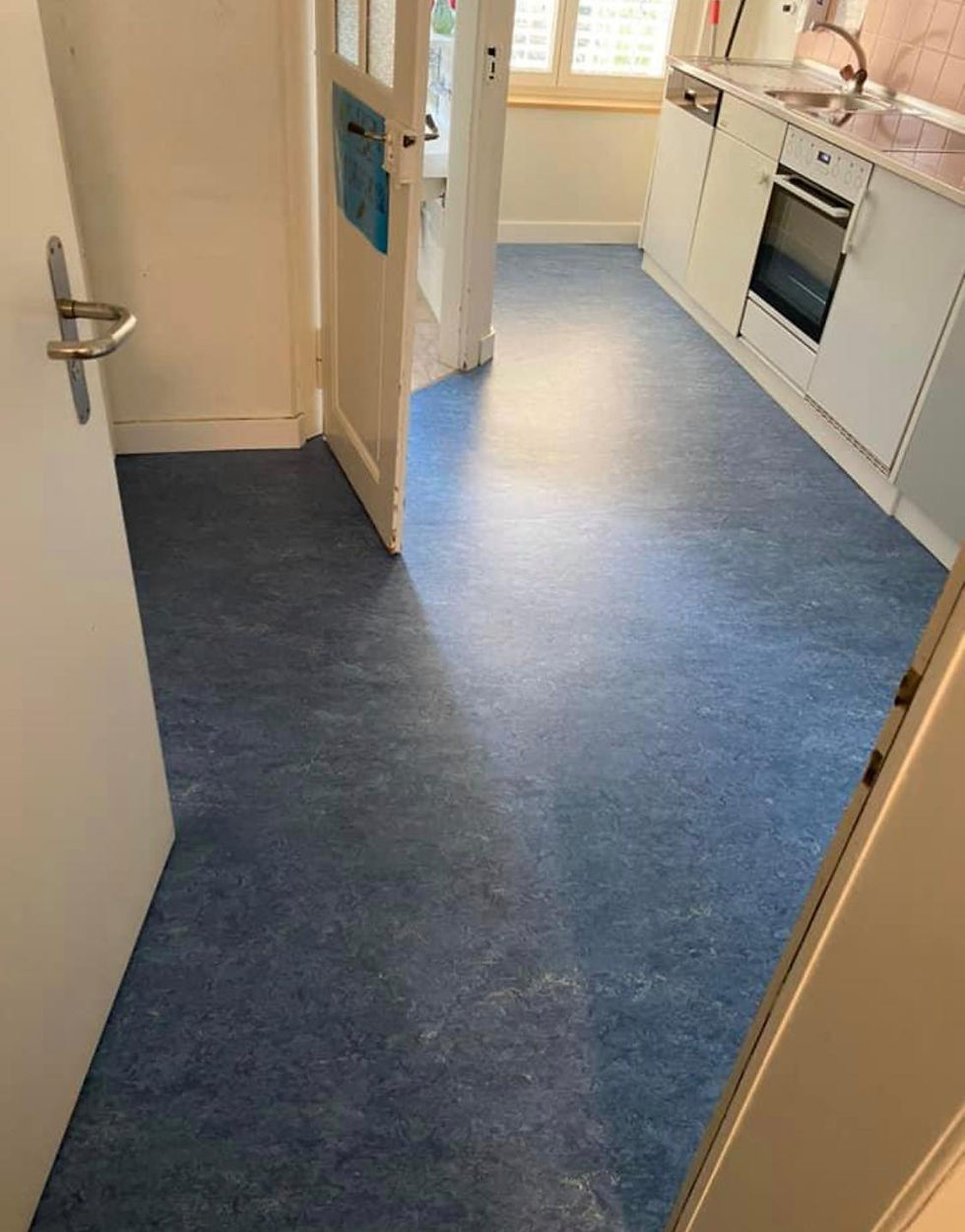 Linoleum verlegen Kita familea in Ba