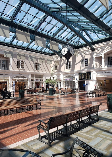 Interior of SAV/HH International Airport