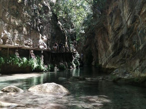 Una fría caricia de la Sierra Gorda de Querétaro. ¡Conoce Puente de Dios y un poco del Chuveje!
