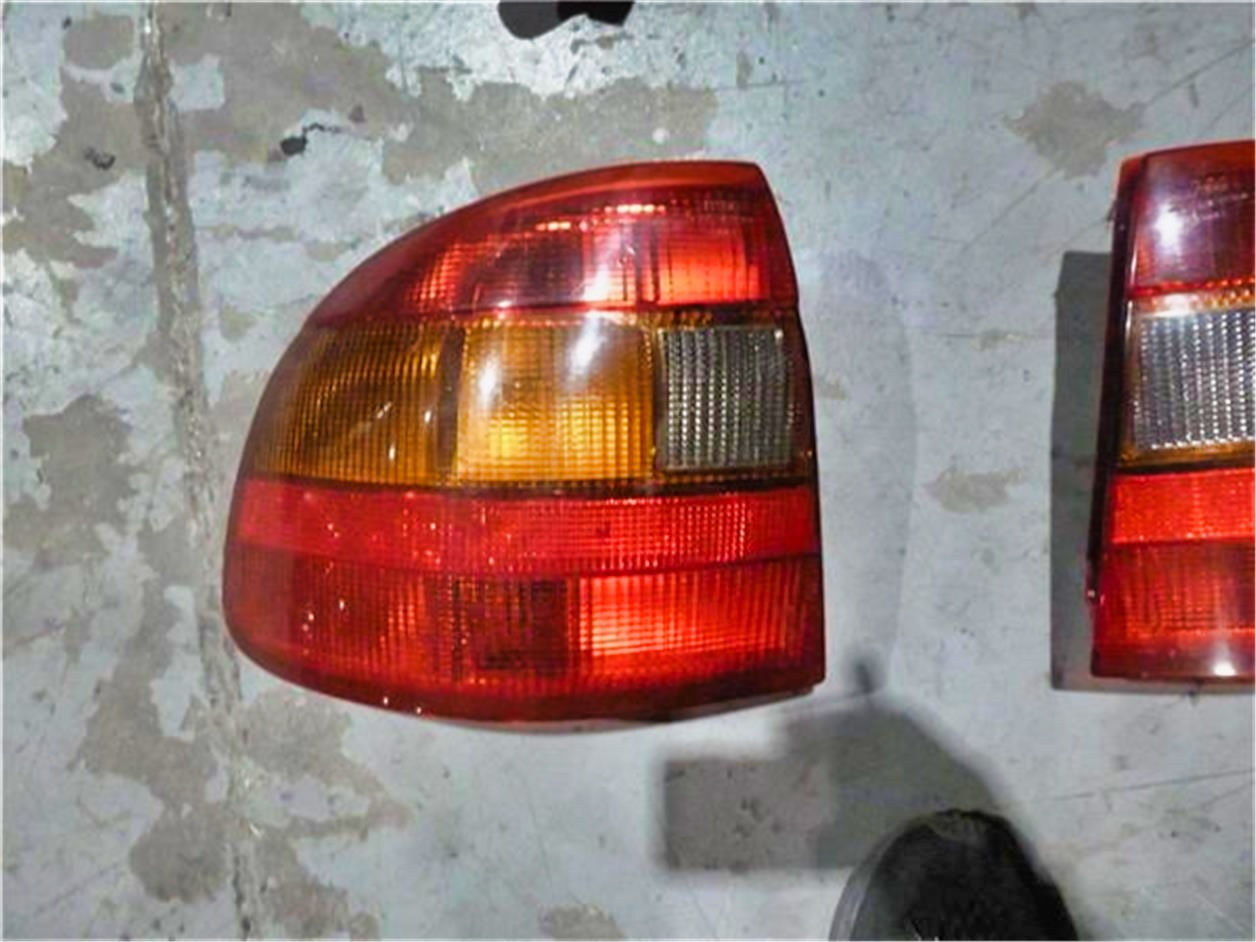 Piloto trasero izquierdo Opel Astra F Berlina 1.6 i
