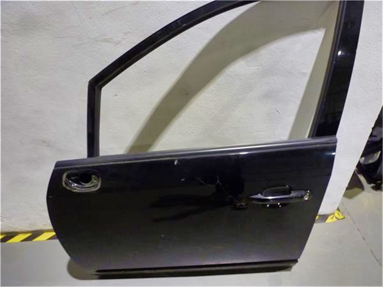 Puerta delantera izquierda Kia Carens