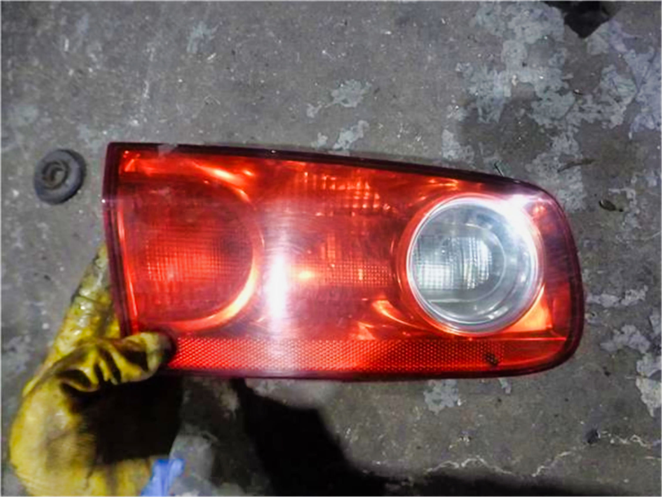 Piloto portón trasero izquierdo Renault Laguna II 1.9 Dynamique