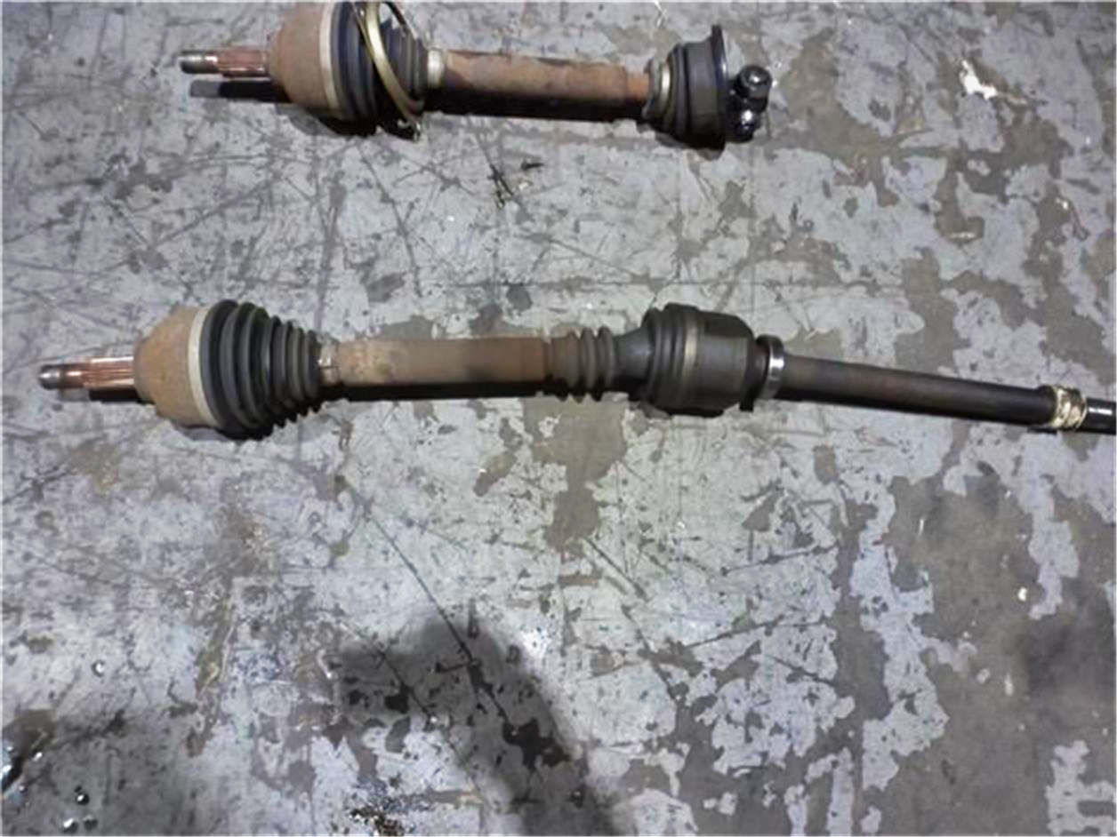 Palier delantero derecho Renault Laguna II 2.2 Confort Authentique