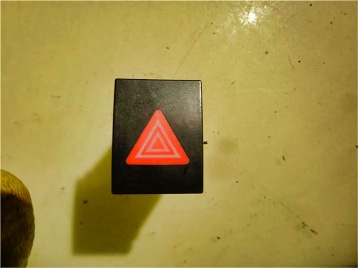 Interruptor Luces Emergencia Volkswagen Polo IV 1.9 TDI