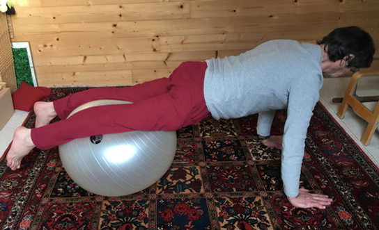 mouvement suivant, Serge déplie les 2 jambes pour venir en planche