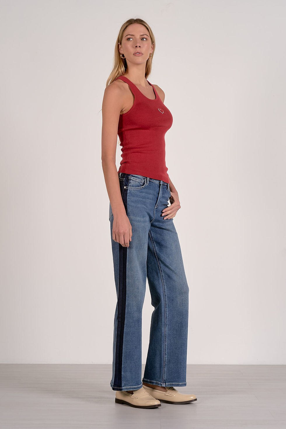 Thumbnail: Elan Heart Tank Red