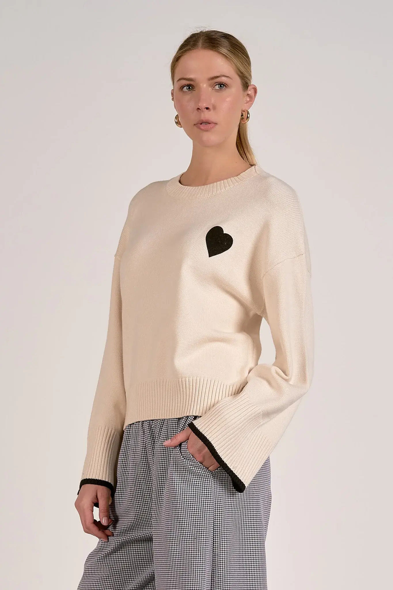 Flair Cuff Heart Sweater Nat/Blk