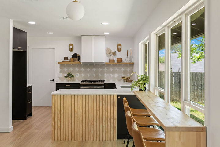 Manford Hill in Austin, kitchen island, staged by The Staged Haus