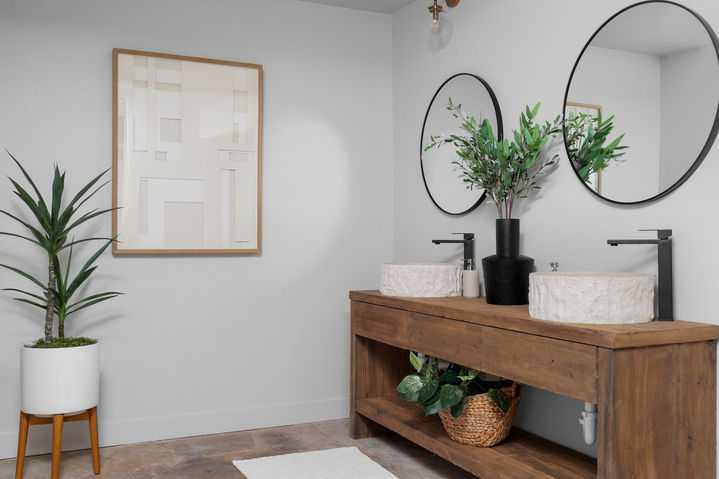 Brown Bluff Circle in Austin, bathroom, staged by The Staged Haus