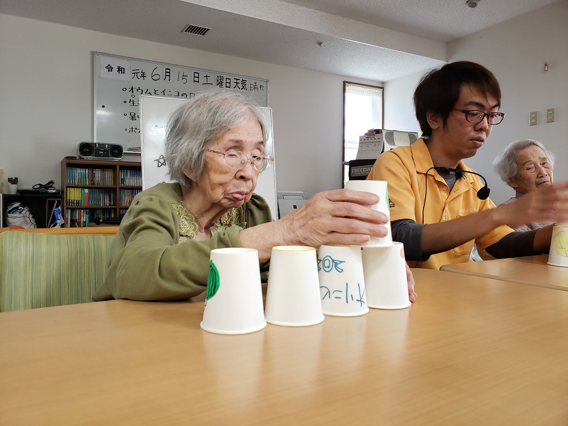 紙コップタワー (3)