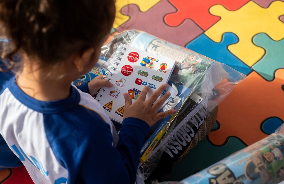 Prefeitura inicia entrega de kits de materiais escolares aos CMEIs da Rede Municipal