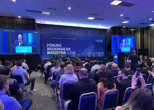 Presidente da AMCG, Gerson Nunes, destaca o potencial dos Campos Gerais durante o Fórum da Indústria