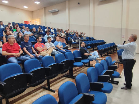 Servidores municipais recebem
capacitação com auditor do TCU
