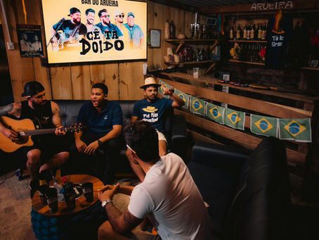 LUKINHA SOUZA ENCANTA ARTISTAS E ESBANJA TALENTO EM APRESENTAÇÃO NO ‘BAR ARUEIRA’