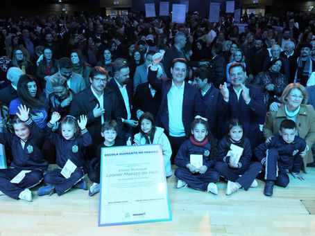 Escolas dos Campos Gerais recebem prêmio ‘Alfabetiza Juntos’; prefeitos destacam avanço do ensino municipal