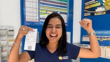 Promessa Cumprida: Ganhador da Lotofácil doa 10% do prêmio para funcionária que confiou nele! 👏🏻💰