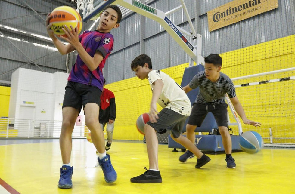 Prefeitura oferece aulas gratuitas de basquete, vôlei, futsal e vôlei de praia