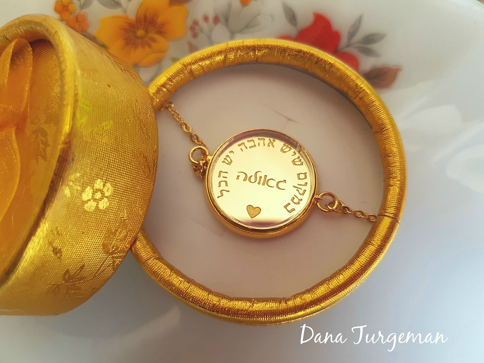 Thumbnail: Golden bracelet with personal engraving