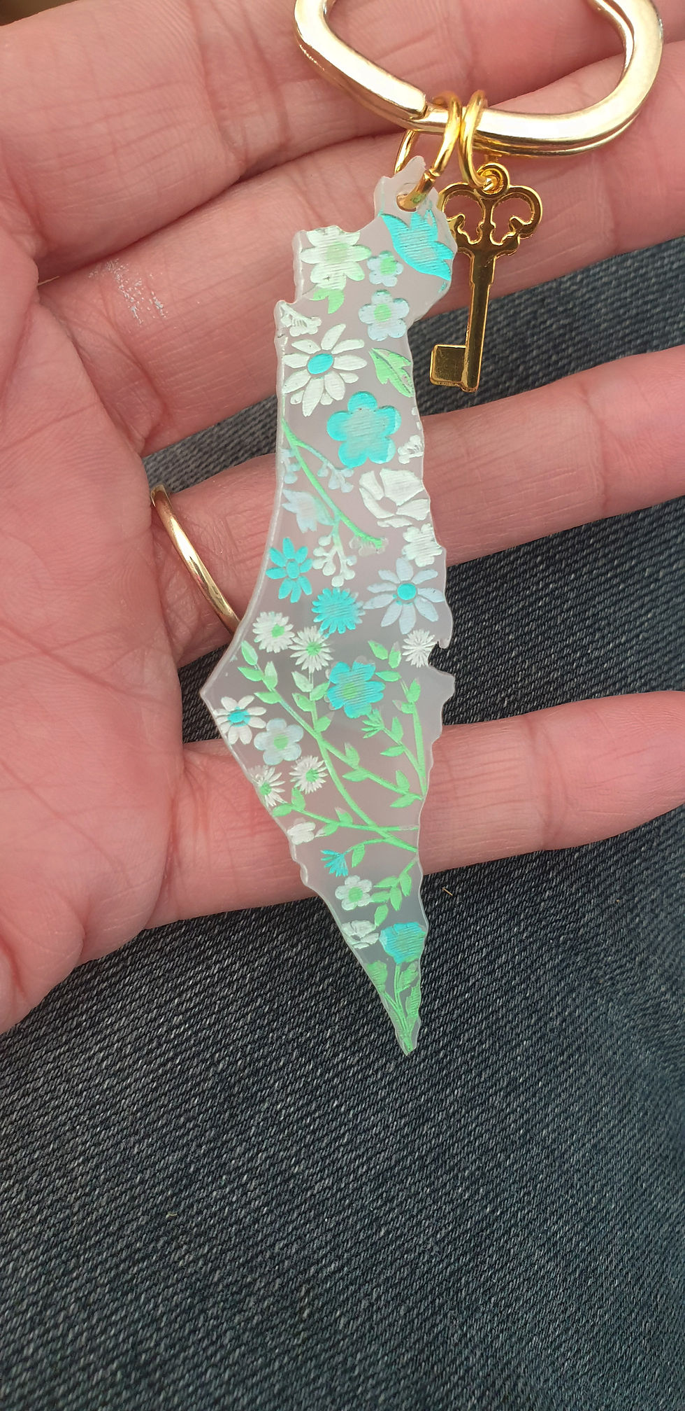 תמונה ממוזערת: מחזיק ארץ ישראל שלי , עם חריטה של פרחים במגוון אפשרויות