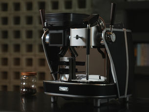Maxim’s unveils Seine X espresso machine