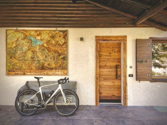 Rèfol Lodge entrance with bicycle and mural detail