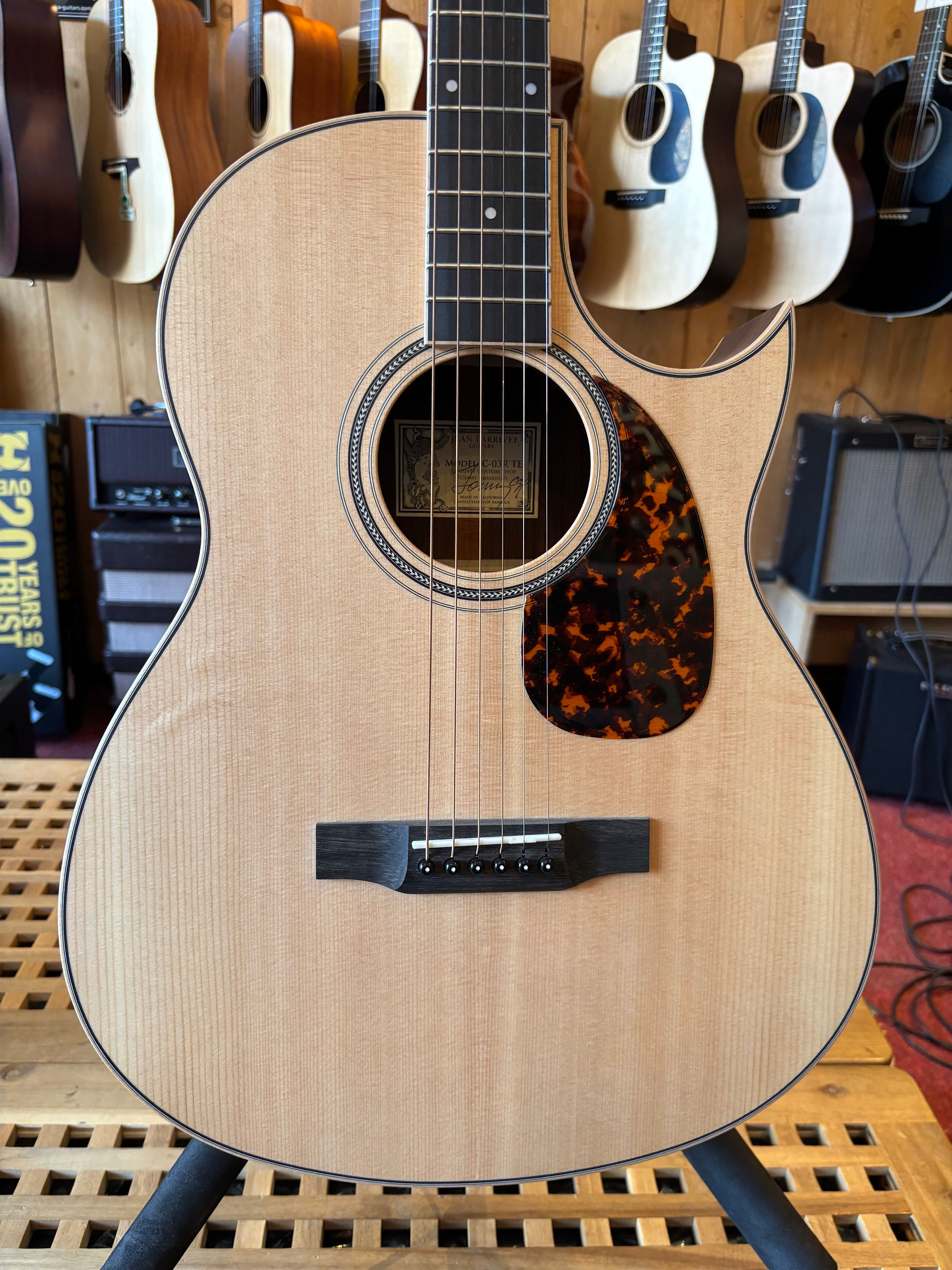Larrivee C-03 RTE Tommy Emmanuel Front