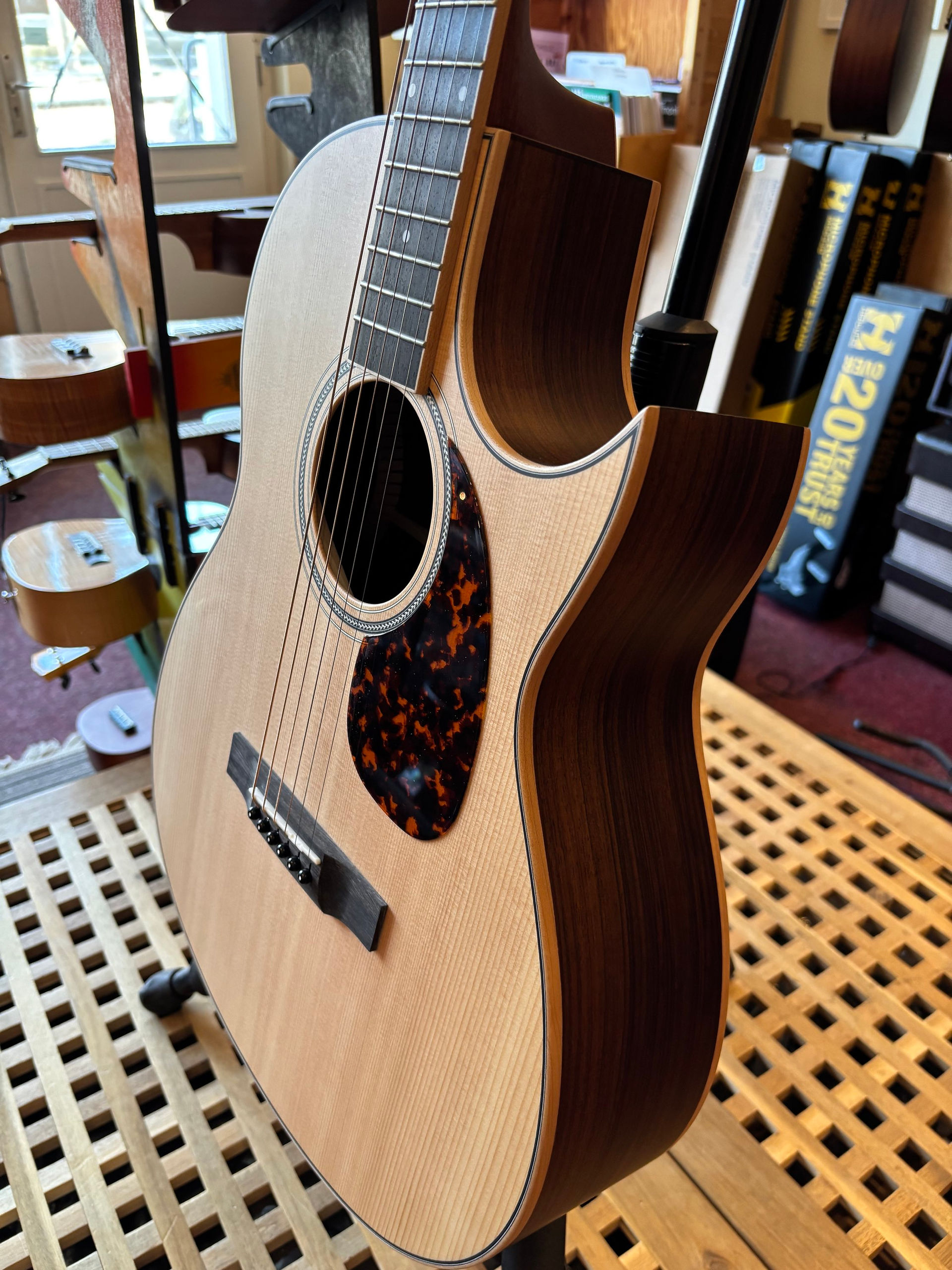 Larrivee C-03 RTE Tommy Emmanuel